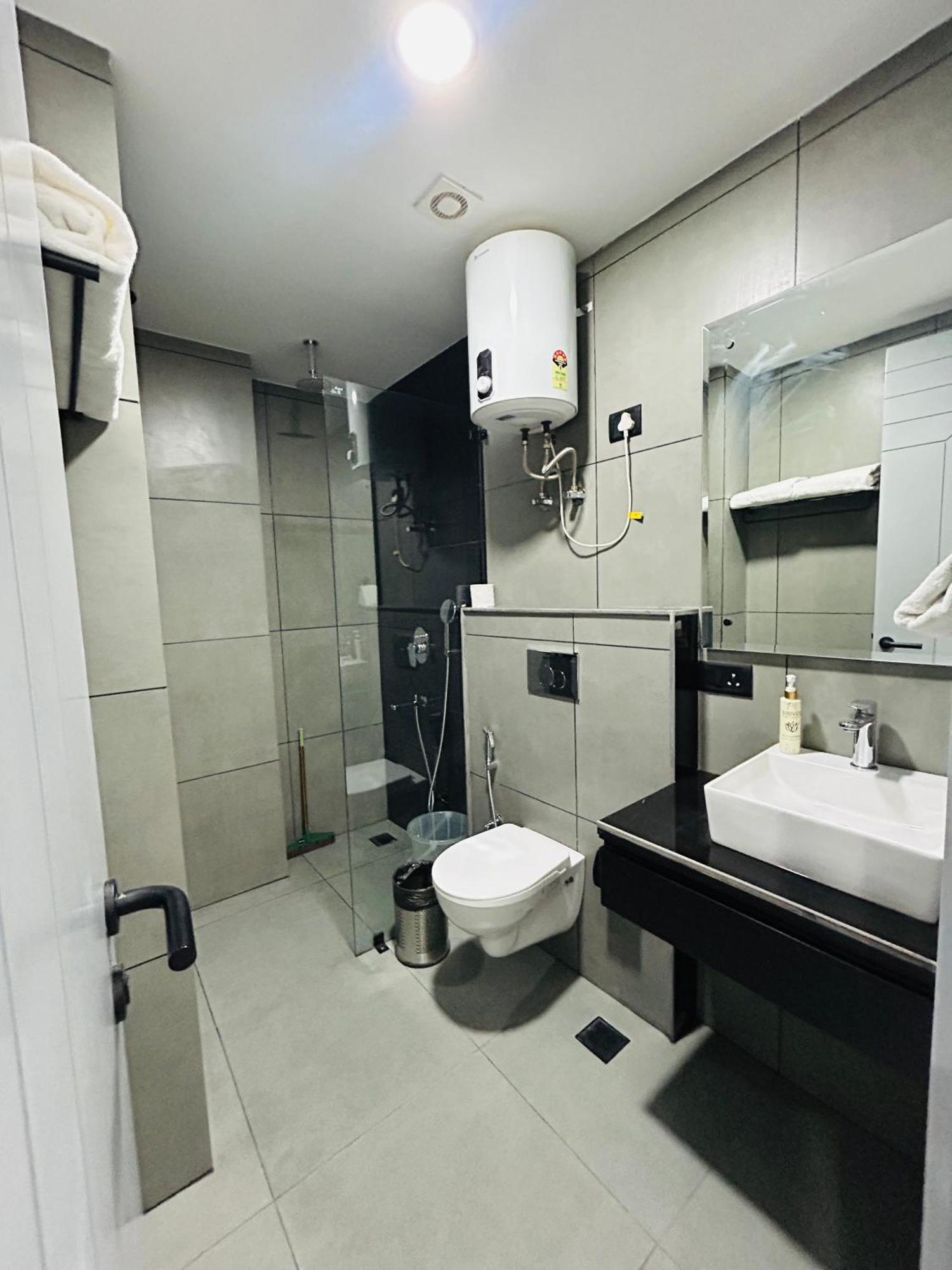 Bedchambers Luxury Apartment Near Golf Course Road Gurgaon Exterior foto